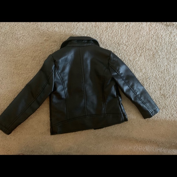 Faux leather black jacket size 3-4 T - Picture 4 of 4